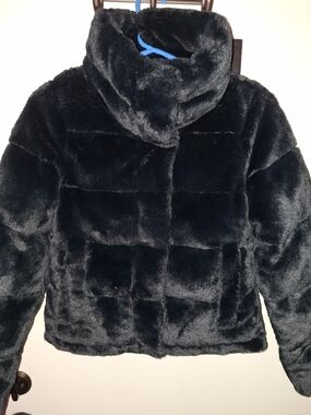 Abercrombie & Fitch Womens Plush Puffer Jacket -